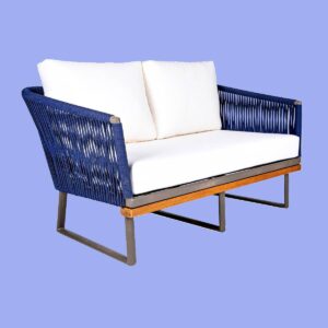 Sofá Laika com estrutura de alumínio e madeira cumarú, revestida com Corda Náutica.